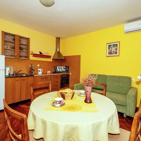 Cozy In With Garden Appartement