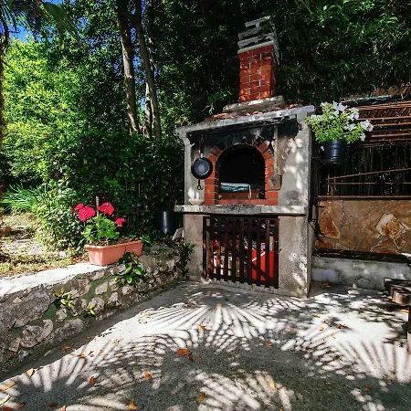 Appartement Cozy In With Garden Zadar