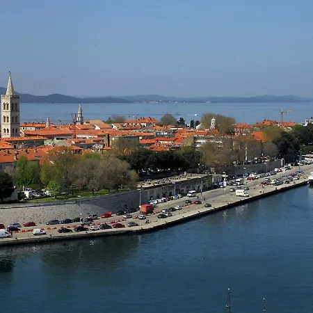 Appartement Cozy In With Garden Zadar