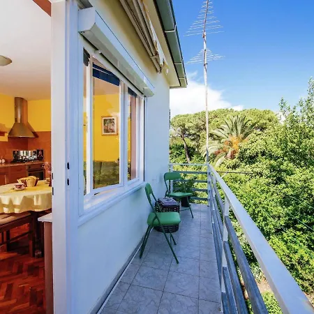 Appartement Cozy In With Garden Zadar